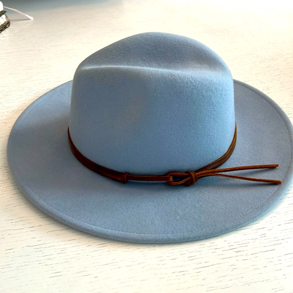 Barely worn Wyeth felt Billie Hat. Beautiful blue color✨
